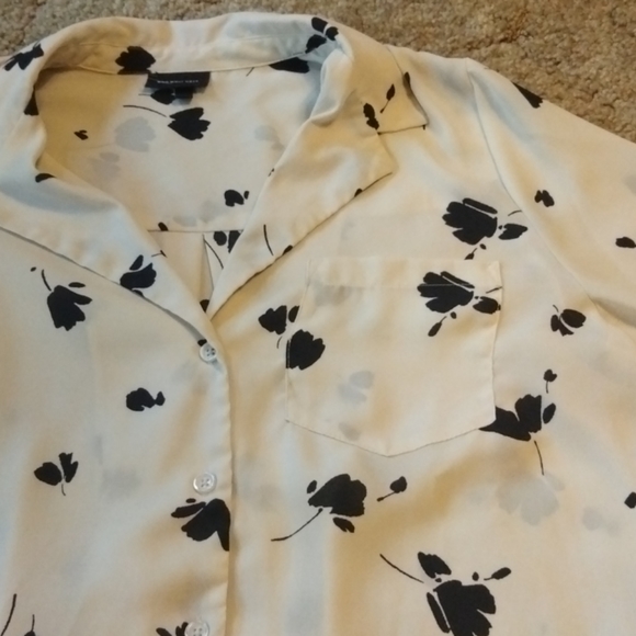 Who What Wear Button Down Floral Blouse - Picture 3 of 9